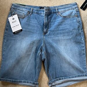 Bandolino Riley Bermuda shorts size 16 *NWT*